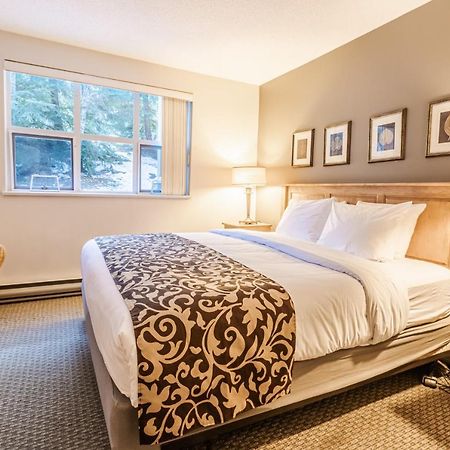 Snowbird Townhouses By Elevate Vacations Whistler Exteriör bild