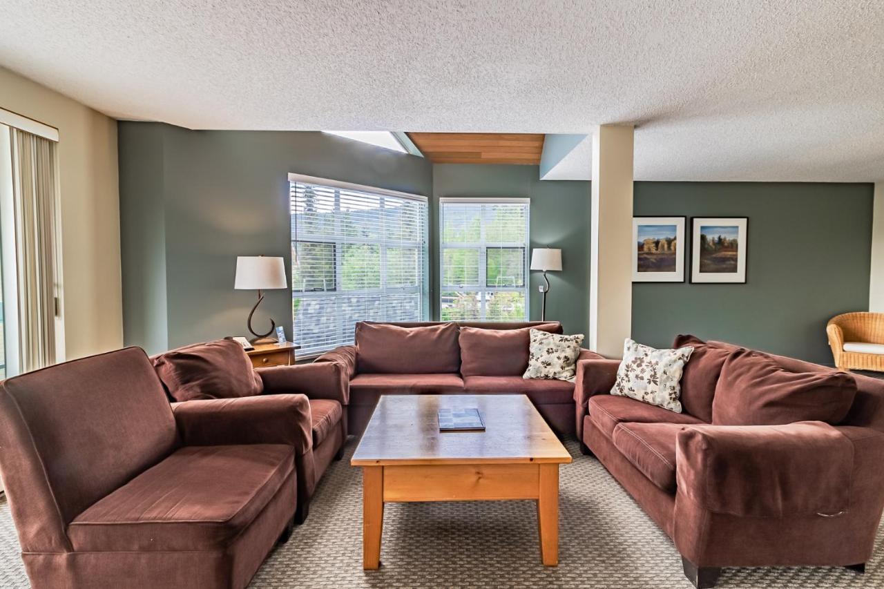 Snowbird Townhouses By Elevate Vacations Whistler Exteriör bild