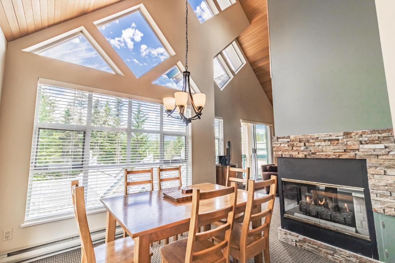 Snowbird Townhouses By Elevate Vacations Whistler Exteriör bild