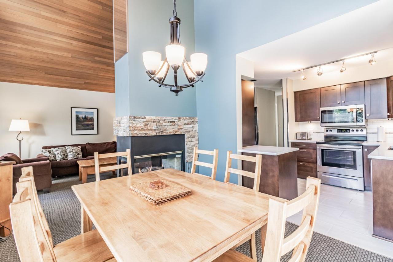 Snowbird Townhouses By Elevate Vacations Whistler Exteriör bild