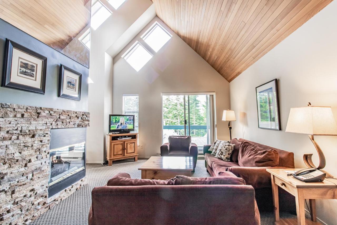 Snowbird Townhouses By Elevate Vacations Whistler Exteriör bild