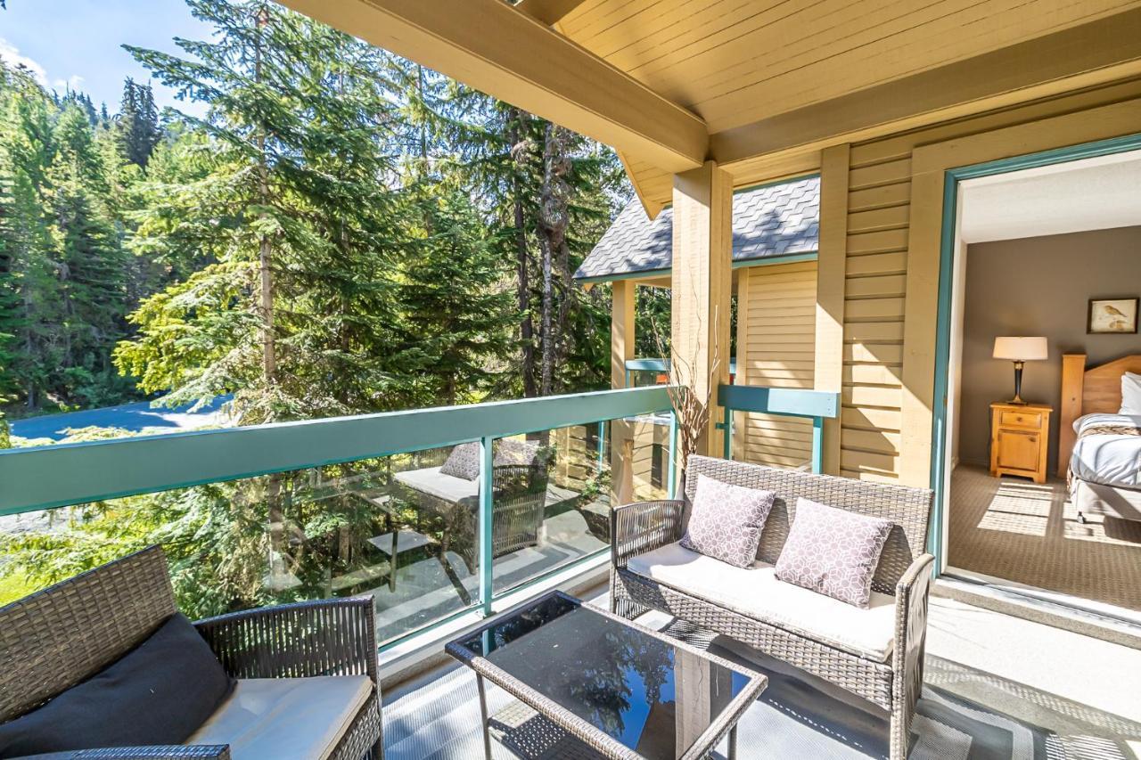 Snowbird Townhouses By Elevate Vacations Whistler Exteriör bild