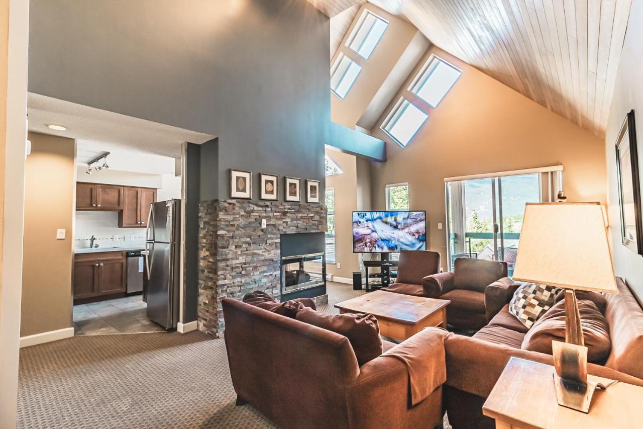 Snowbird Townhouses By Elevate Vacations Whistler Exteriör bild