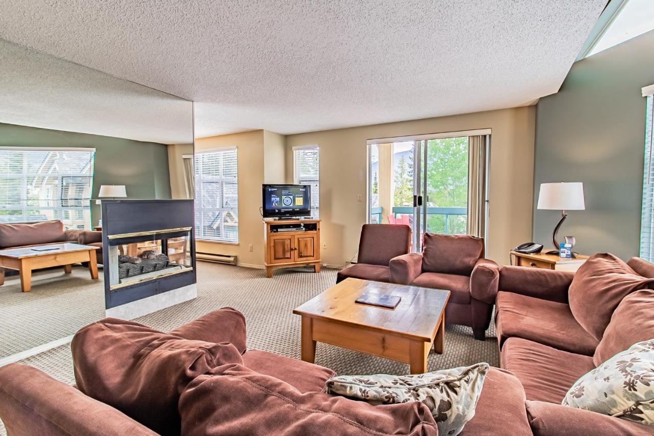 Snowbird Townhouses By Elevate Vacations Whistler Exteriör bild