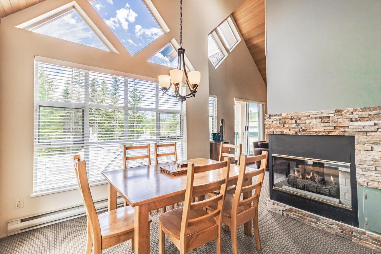 Snowbird Townhouses By Elevate Vacations Whistler Exteriör bild