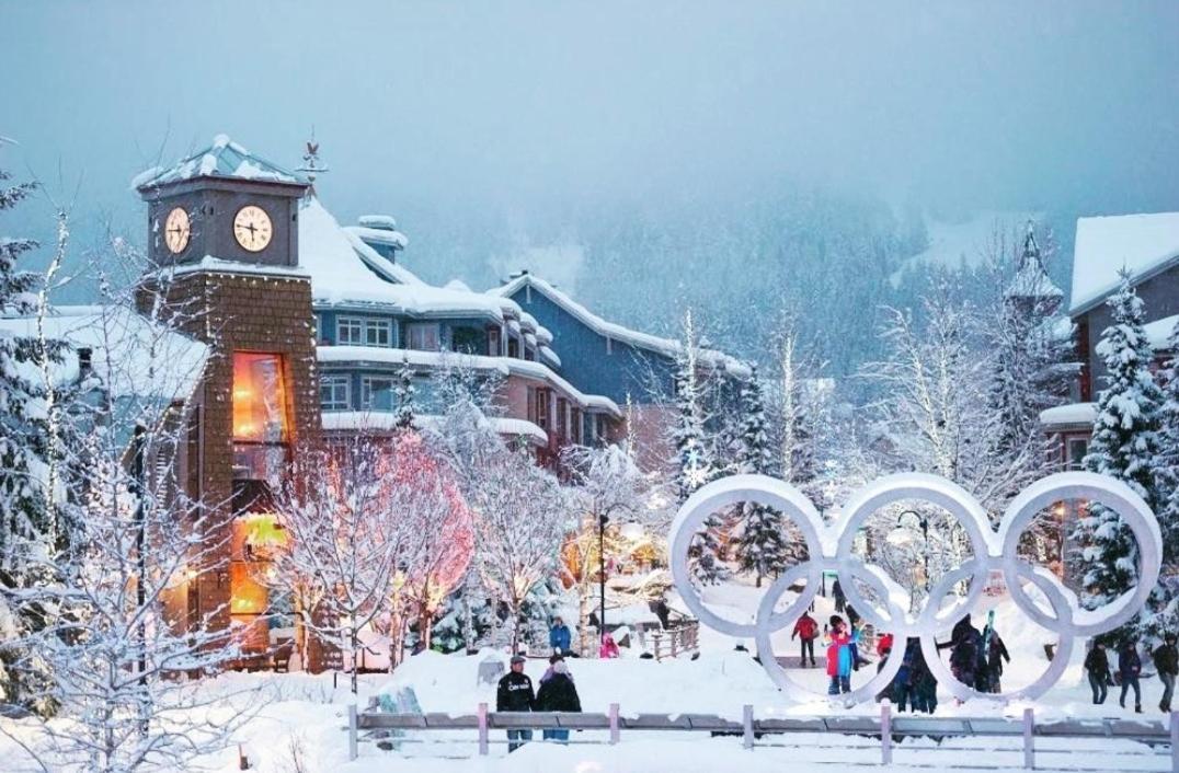 Snowbird Townhouses By Elevate Vacations Whistler Exteriör bild
